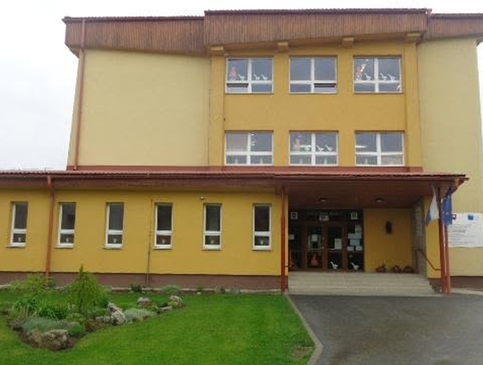 Žiak v Staškove zaútočil ostrým predmetom na spolužiakov a pedagóga