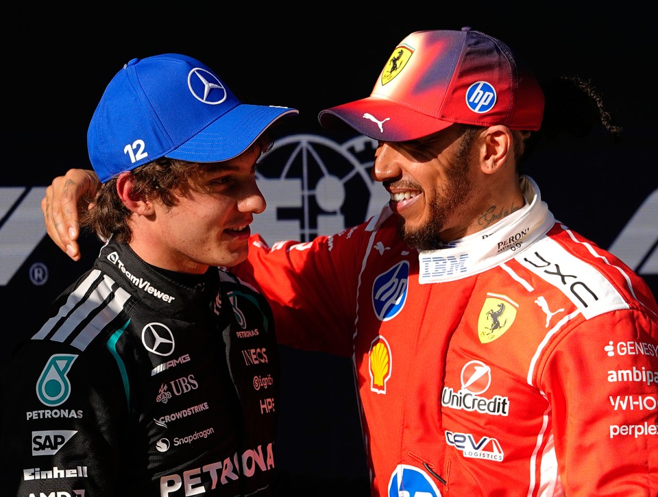 ANTONELLI premiérovo víťazom Veľkej ceny, HAMILTON na pódiu