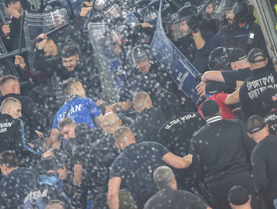 Pokuta a ZÁKAZ. Slovan spoznal trest za výtržnosti v Ríme