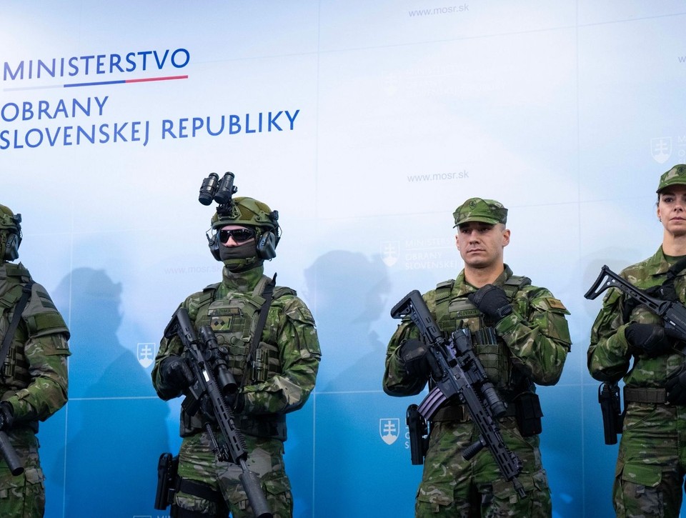 Eurokomisár hovorí o potrebe jednotnej obrany EÚ, Kaliňák európsku armádu odmieta