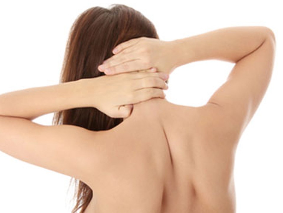 Neurológ varuje: Toto si s krkom robiť nedajte, hrozí vám vážne zranenie!