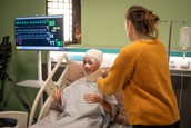 Nemocnica - nakrúcanie scény s dcérou Adama Ondruša