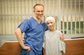Nemocnica - nakrúcanie scény s dcérou Adama Ondruša