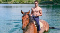 Ján Dobrík ukázal v seriáli Divoké kone svoju sexy postavu