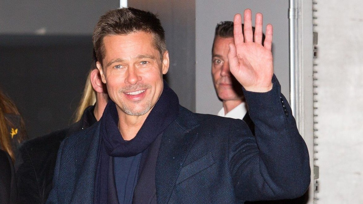 Kam zmizol ten lámač ženských sŕdc? Brad Pitt s novým imidžom poriadne zostarol!