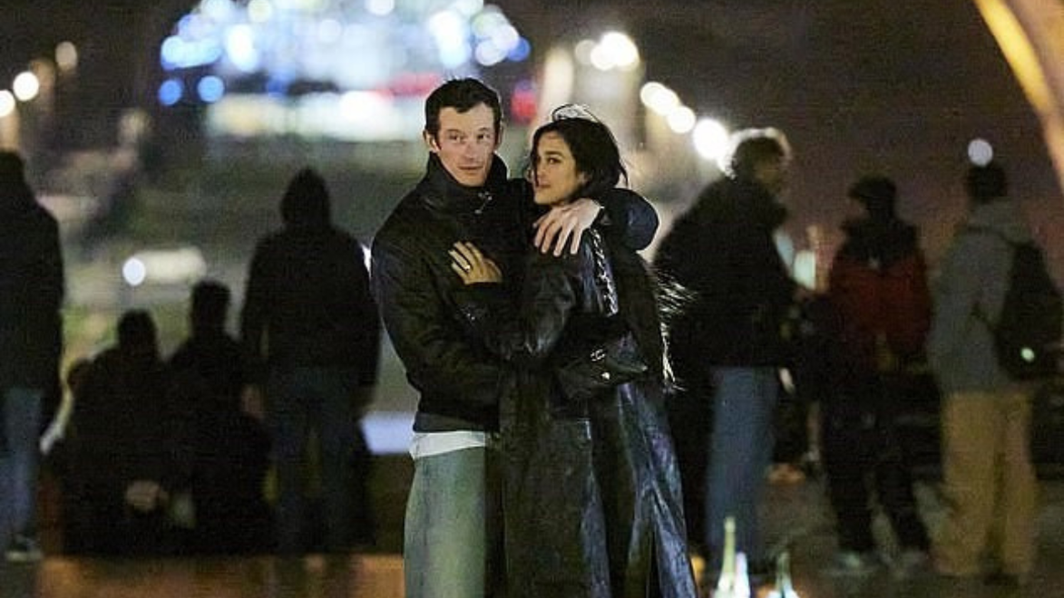 Zažila Dua Lipa najromantickejšie rande na svete? Takto si s priateľom zatancovala pod Eiffelovkou!