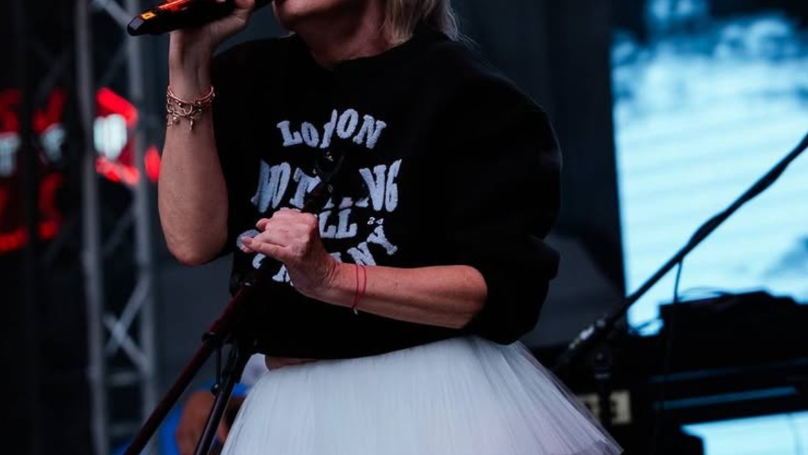 Česká speváčka vystrašila fanúšikov: Kolaps priamo na známom festivale!