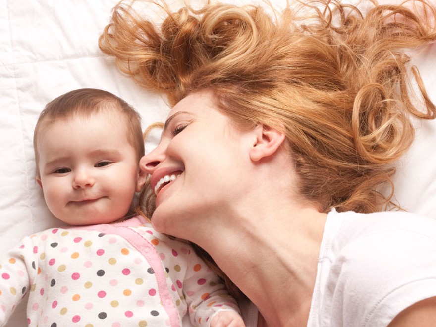 10 (ne)výhod toho, že ste STARŠOU mamou
