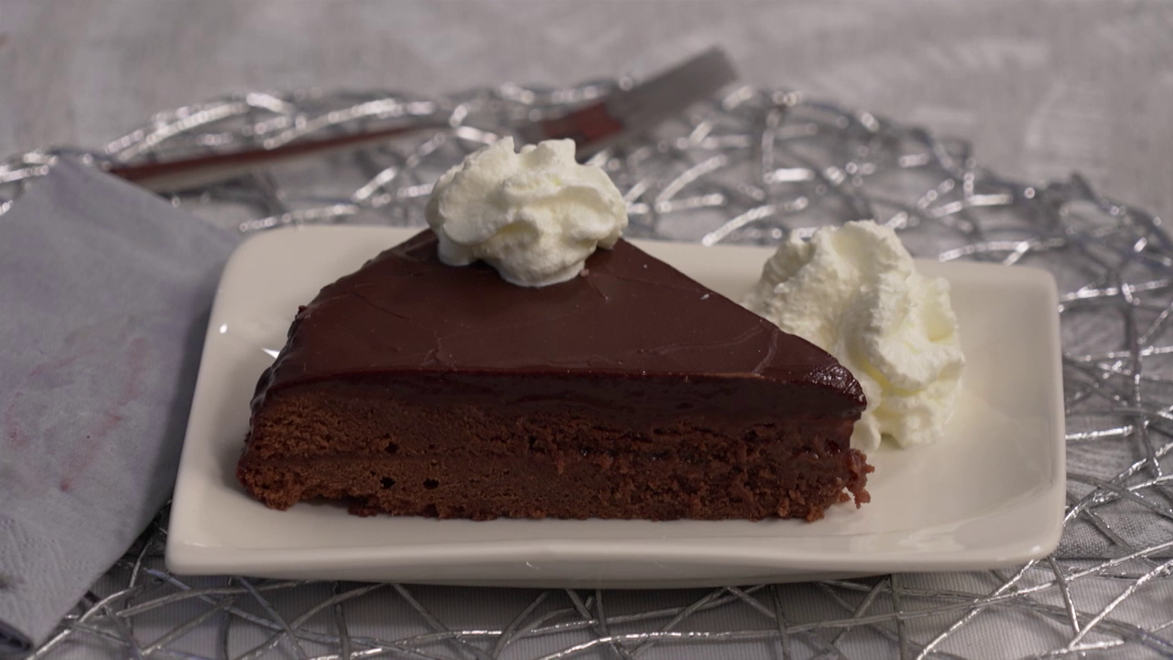 DEZERT – Sacherova torta