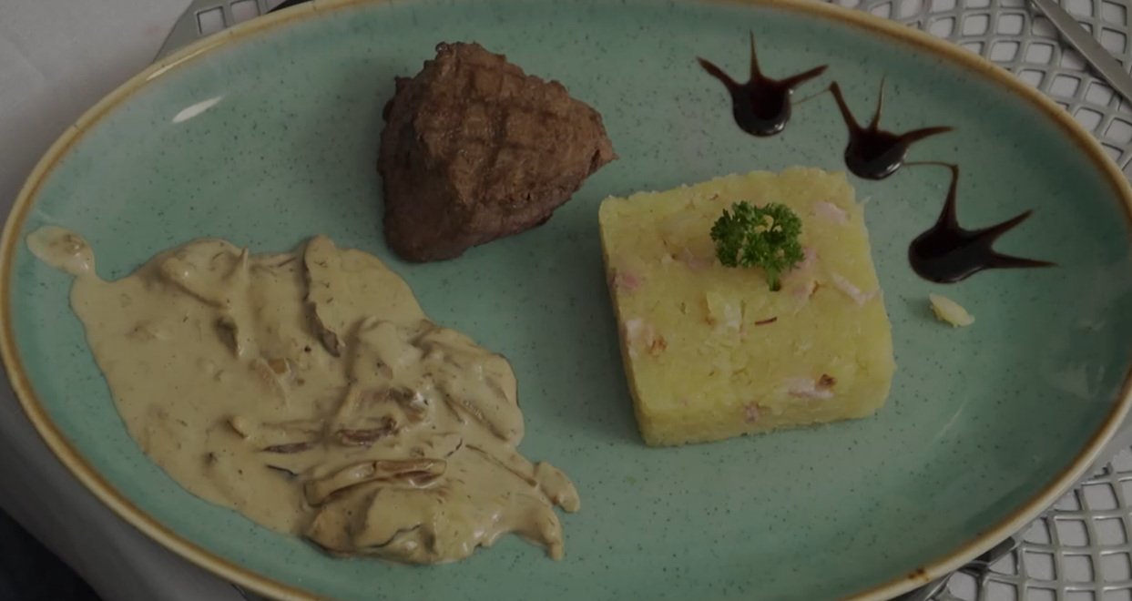 Hlavné jedlo: Flakota mäsa v lese