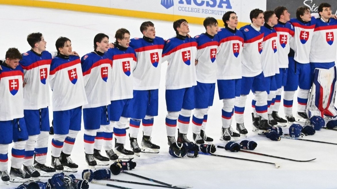 Dramatický súboj proti Fínom zaujal na JOJ Šport státisíce divákov, mladých Slovákov dnes čaká na MS U18 Lotyšsko