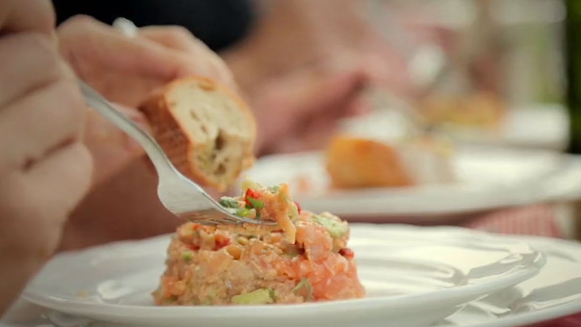 Lososový tatarák a pyré zo zeleru: Prinášame vám nové recepty z Fajnšmekera!