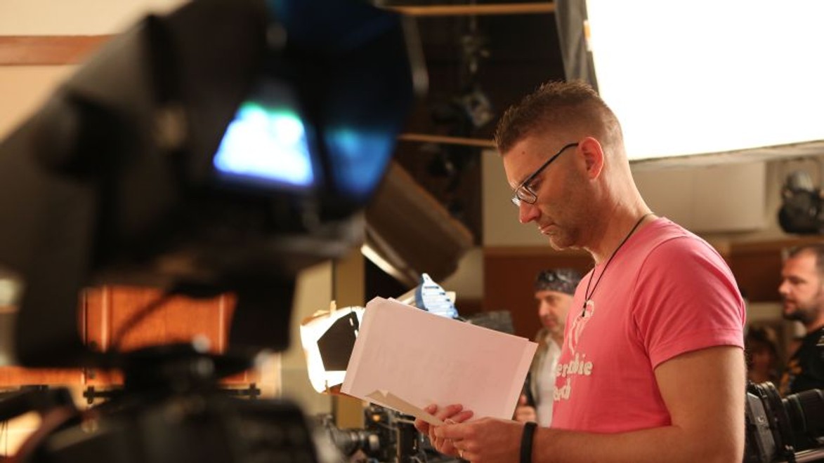 Scenárista Paneláku Andy Kraus opäť zasadol na režisérsku stoličku!