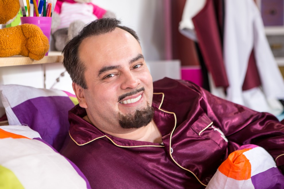 Bez rúška ani na krok, no s úsmevom je svet krajší! Sväťo Malachovský to vyriešil po svojom!