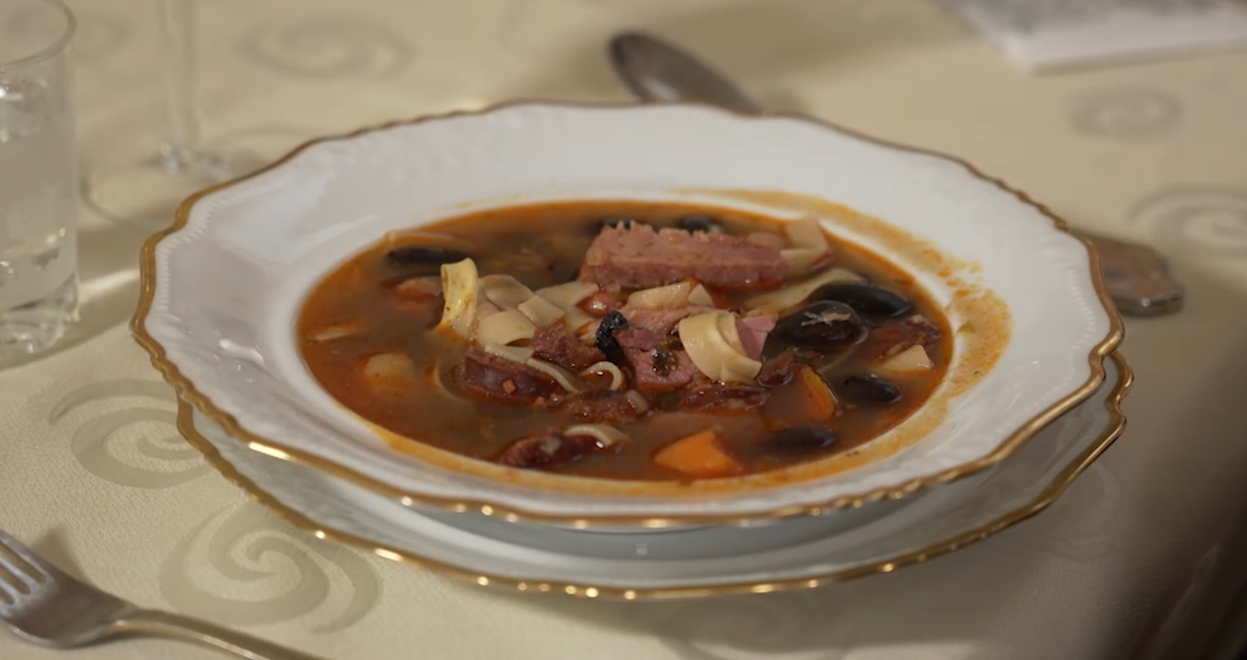 Polievka: S lyžicou na stojáka