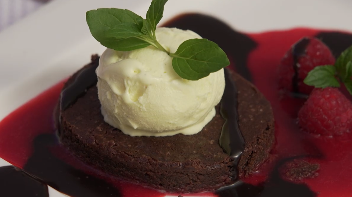 Dezert: Upiecť! Vykrojiť! Namaľovať! A dobrú chuť!