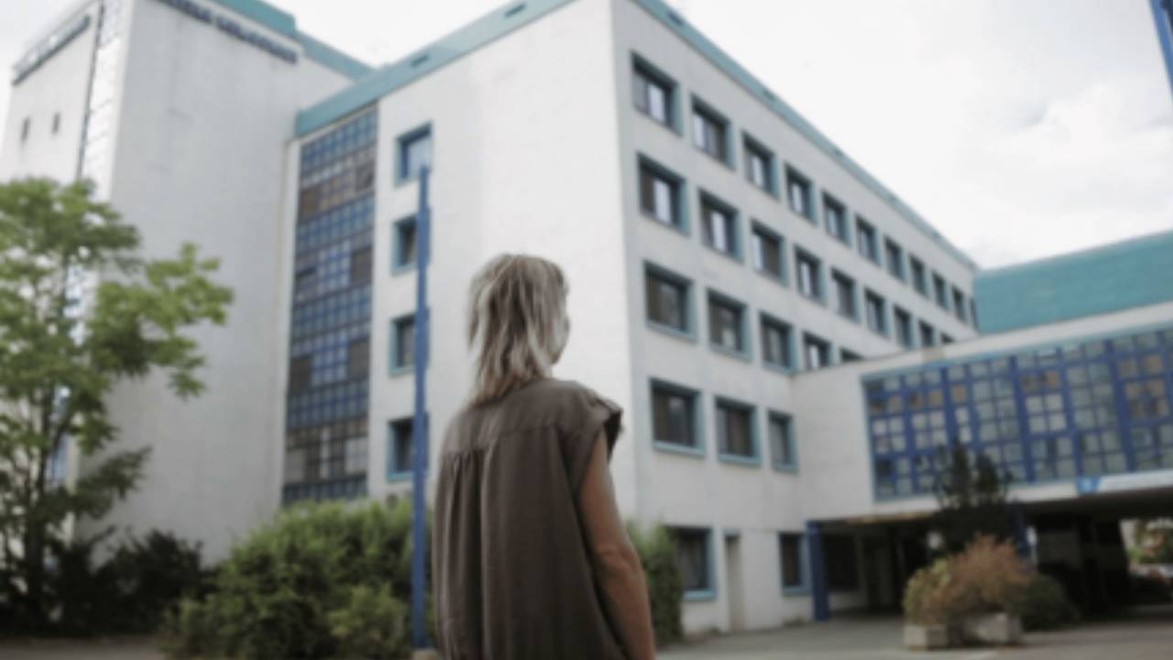 Televízia JOJ Svet odvysiela oceňovaný dokument Neviditeľná, venuje sa pôrodom