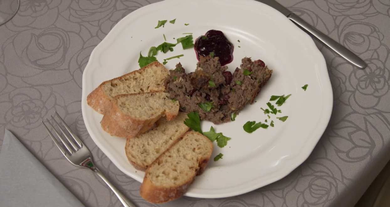 Predjedlo: Párnokopytník v lese