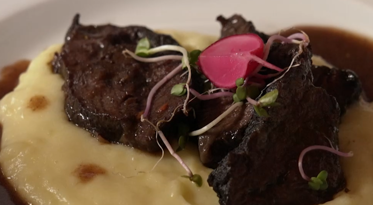 Hlavné jedlo: Šľachta a papaláši! Nazdravíčko!