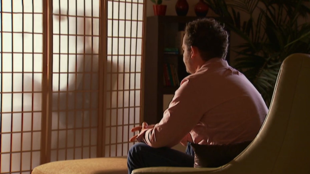 Konečne odhalené: Vieme, kto sa skrýva za tajomnou postavou terapeutky!