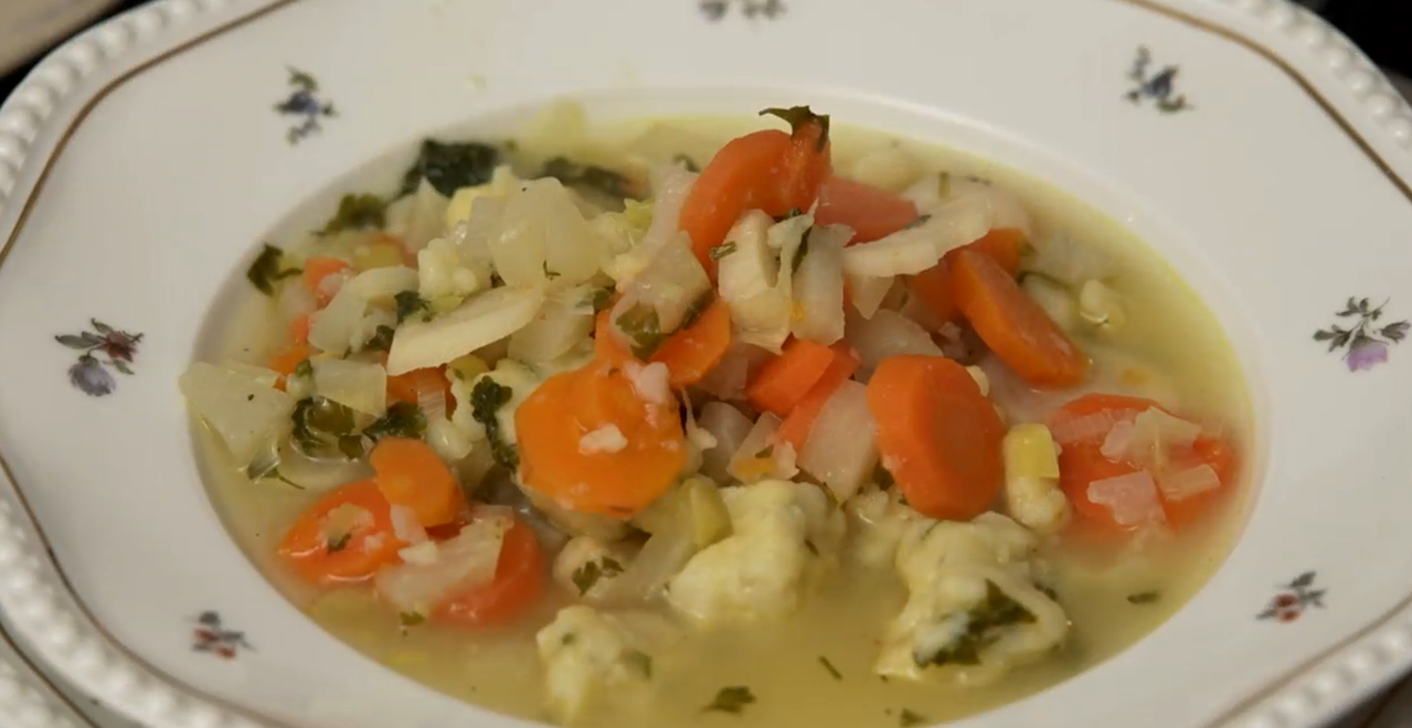 Polievka: Rozsdol v hlbokom tanieri