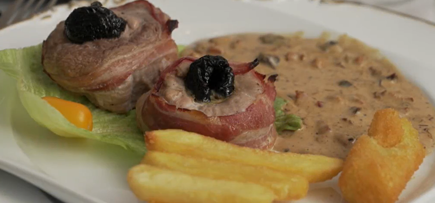 Hlavné jedlo: Mária na slivkách