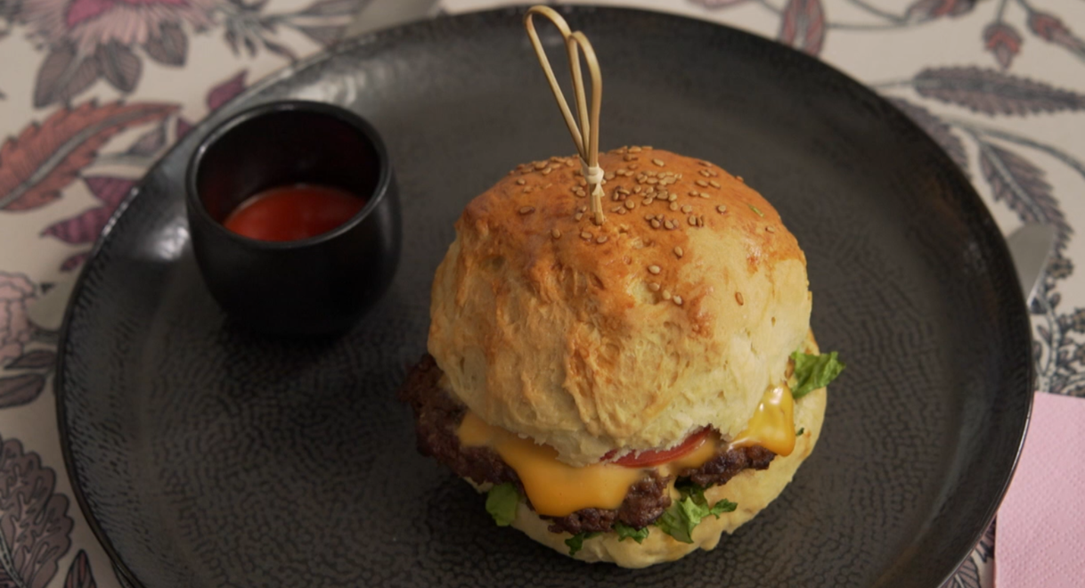 Hlavné jedlo: Poschodová krava