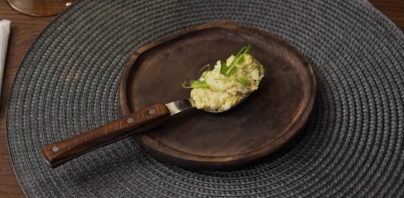 Predjedlo: Z regálu utekal za ním do chladničky