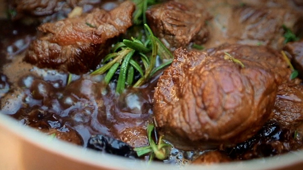 Hovädzie na víne so slivkami, gaštanmi a hroznom: Aj to vás dnes čaká v šou Fajnšmeker!