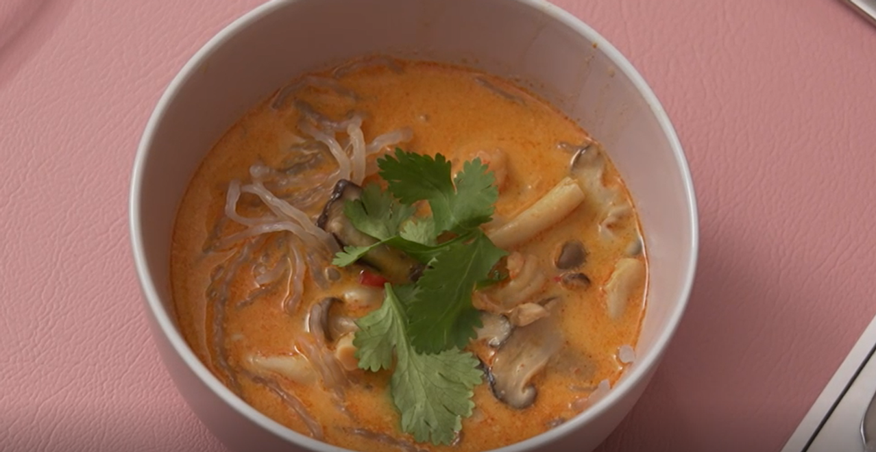 Polievka: Kokosový Budha z misky