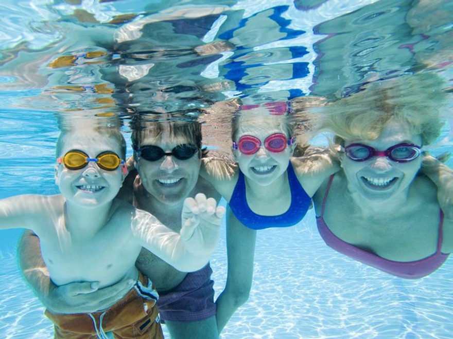 Pijú vaše deti vodu z bazéna? Nelámte si tým hlavu!