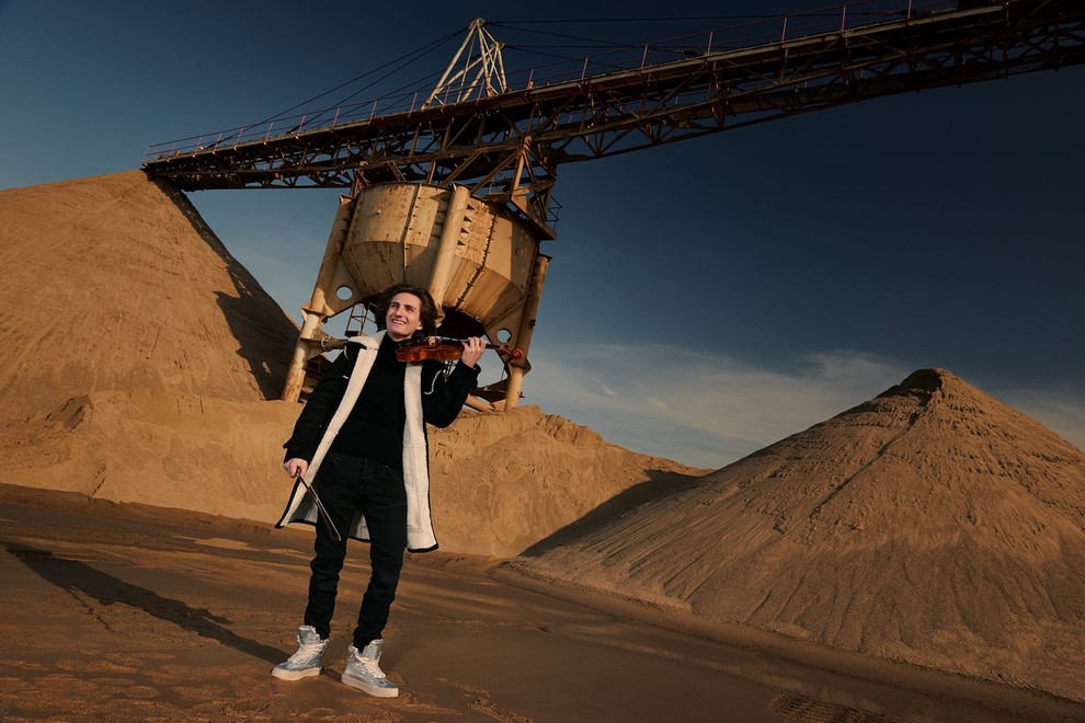 Kráľovský večer plný filmovej hudby: Huslista Filip Jančík prichádza na Bratislavský hrad