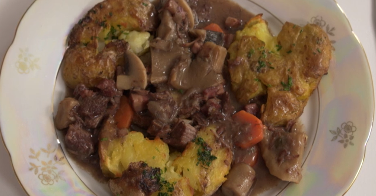 Hlavné jedlo: Boeuf à la bourguignonne