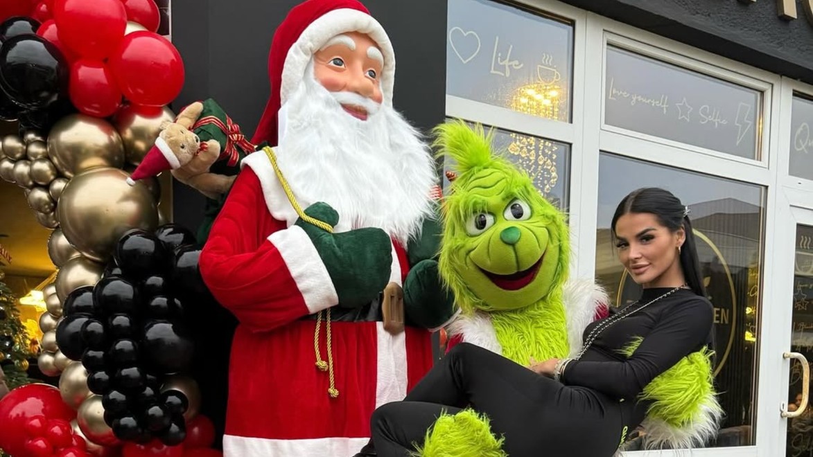 FOTO: Zuzana Plačková má vianočný stromček, aký ste ešte nevideli: Vykúkajú z neho OČI a RUKY!