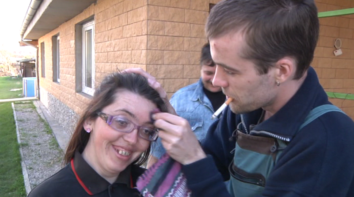 Prvá pusa v Mama, ožeň ma! Martinka v siedmom nebi, Tibor ostal oslintaný!