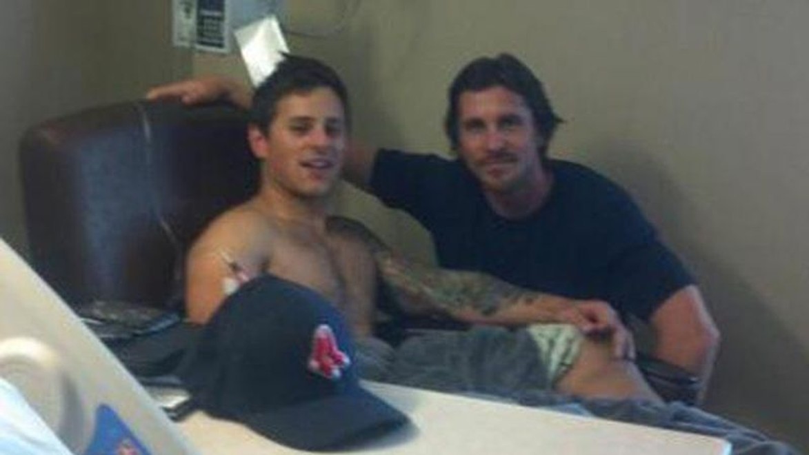 Batman navštívil obete streľby