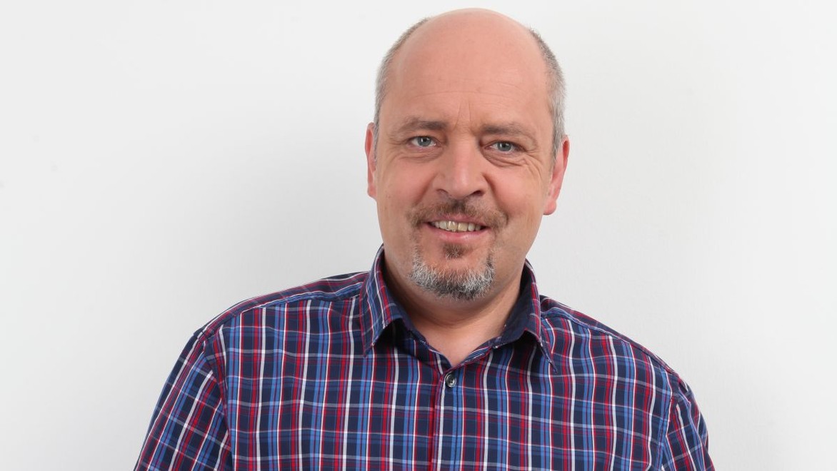 Landl má šťastie na parochne: V Paneláku s našuchoreným tupé, v Dvojičkách s kučierkami!