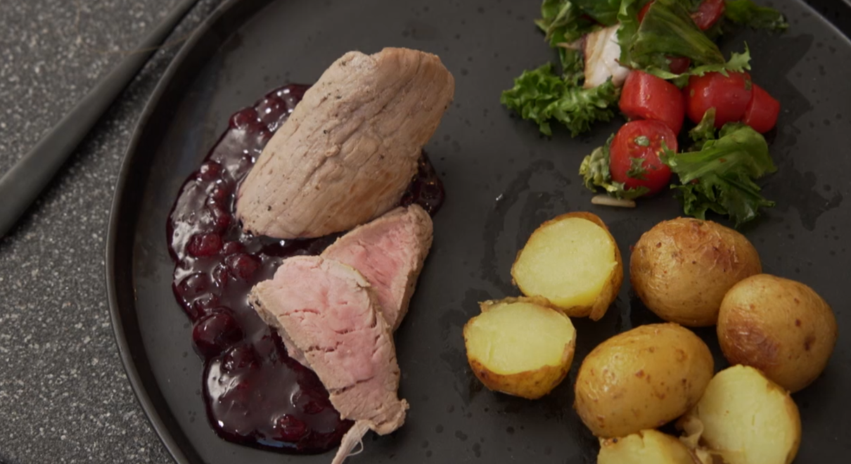 Hlavné jedlo: Pani v červených šatách