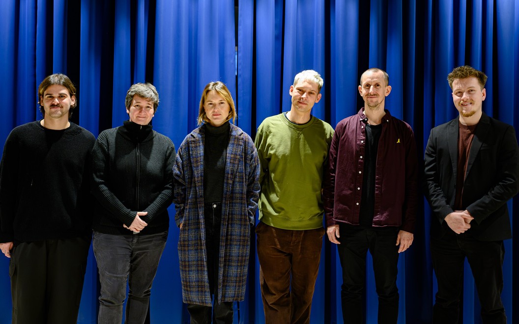 Pocta Kronerovi, Huba v úlohe geja i Zlatým levom ovenčená Almodóvarova Vedľajšia izba s Mooreovou a Swintonovou