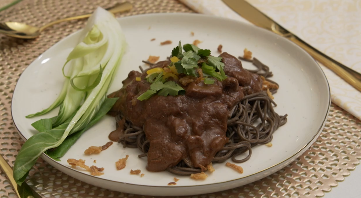 Hlavné jedlo: Ružové prsíčko na zelenom podklade