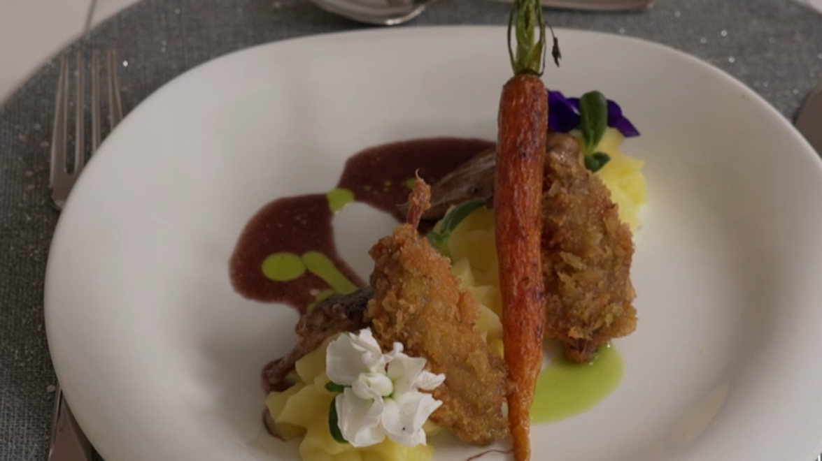 Hlavné jedlo: Prepelica so zemiakovou kašou a s hľuzovkou