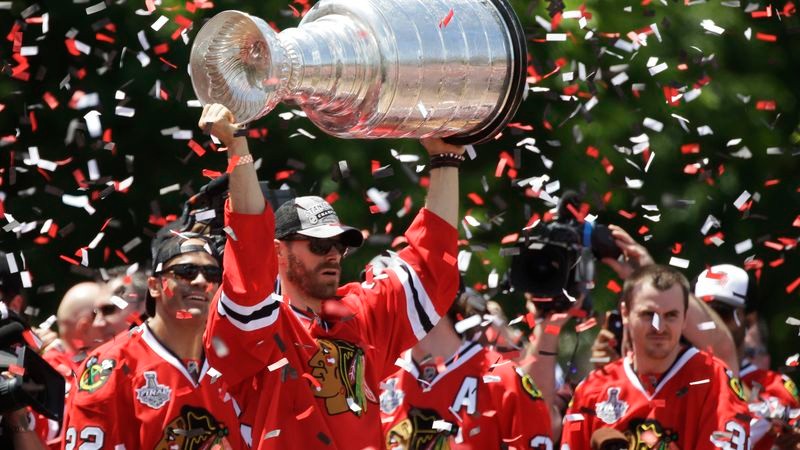 Handzus so Stanley Cupomna oslavách v Chicagu.jpg