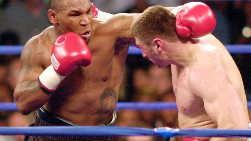 S Andrew Golotom v roku 2000. Tyson zápas vyhral, ale neskôr u neho test preukázal prítomnosť marihuany.